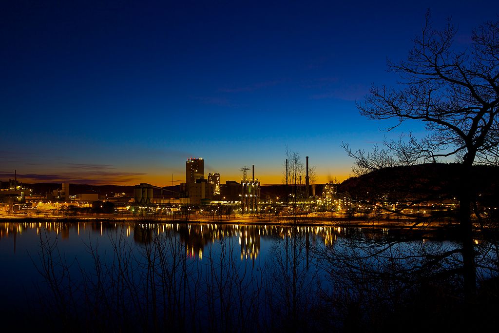 Hydro har besluttet å selge Herøya Industripark i Porsgrunn. 