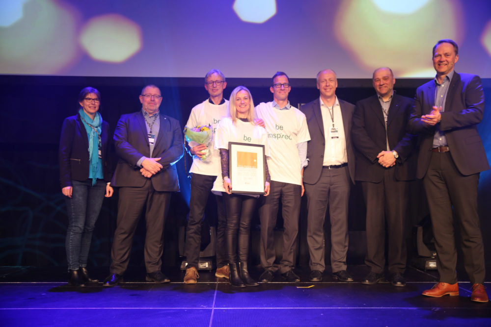 Oslo Cancer Cluster Incubator vant Sivaprisen 2017 i konkurranse med MacGregor Norway og ProtoMore Kunnskapspark. Her er alle finalistene på scenen sammen med Sivas Espen Susegg og Ulf Hustad. 