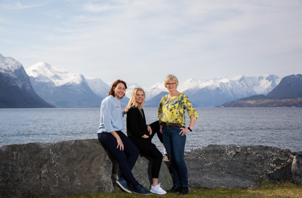 Bildet viser Ida Alice Høyland, Solveig Brøste Sletta og Ane Marte Almås Hammerø i Nordveggen utviklingsselskap