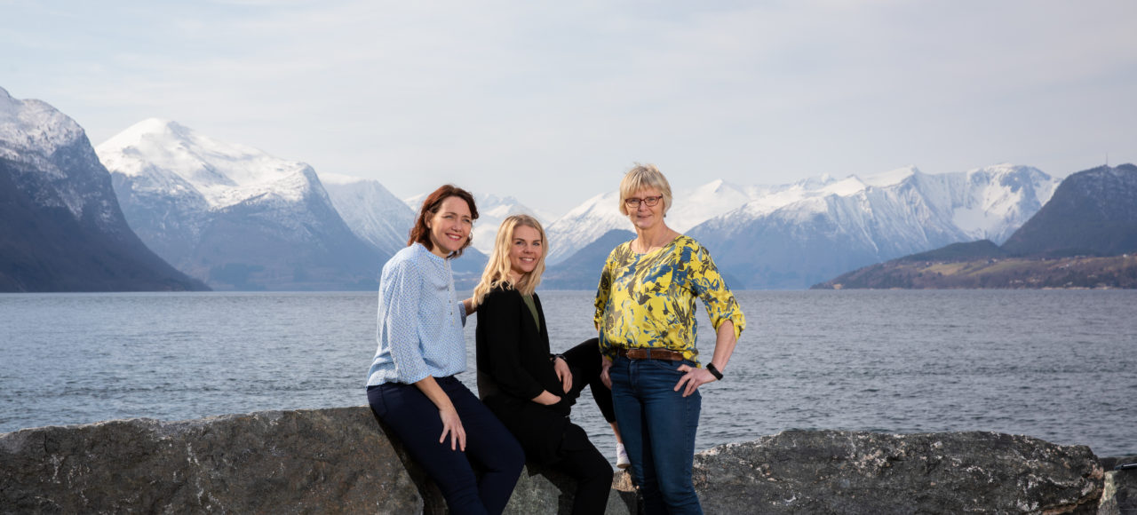 Bildet viser Ida Alice Høyland, Solveig Brøste Sletta og Ane Marte Almås Hammerø i Nordveggen utviklingsselskap
