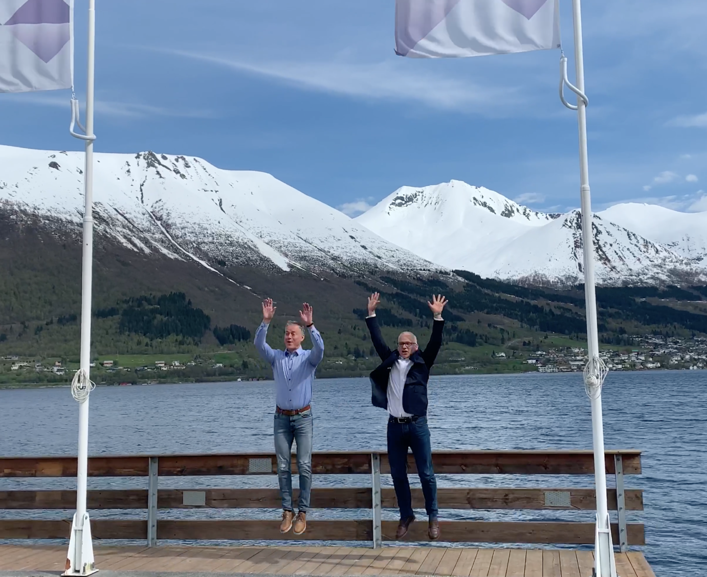 Hogne Hallaraker og Ole Arne Eikesund tar seiershoppet for Siva-prisen 2020. Foto: OBM/Finn E. Larsen