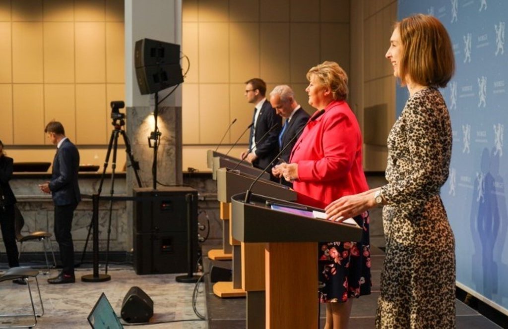 Bildet viser fra pressekonferanse hvor statsministeren, finansministeren, næringsministeren og barne- og familieminister deltok
