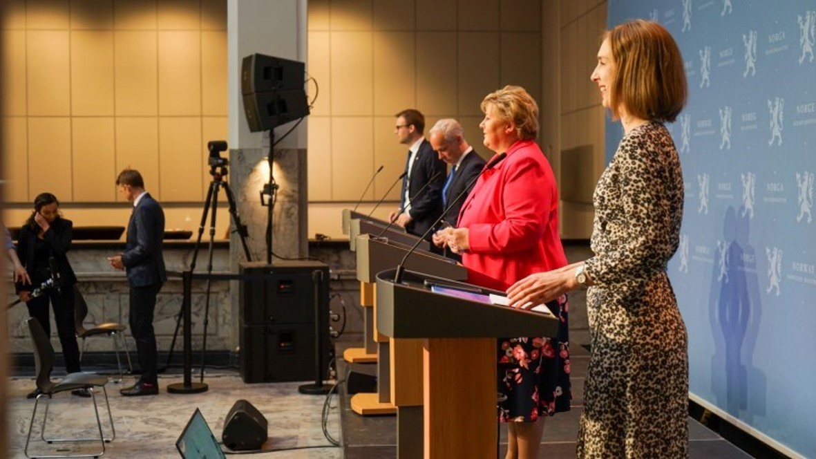 Bildet viser fra pressekonferanse hvor statsministeren, finansministeren, næringsministeren og barne- og familieminister deltok