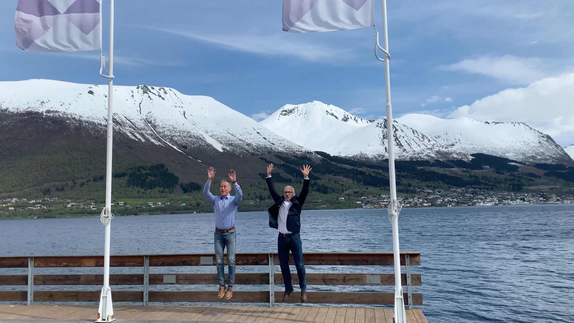 Hogne Hallaraker og Ole Arne Eikesund tar seiershoppet for Siva-prisen 2020. Foto: OBM/Finn E. Larsen